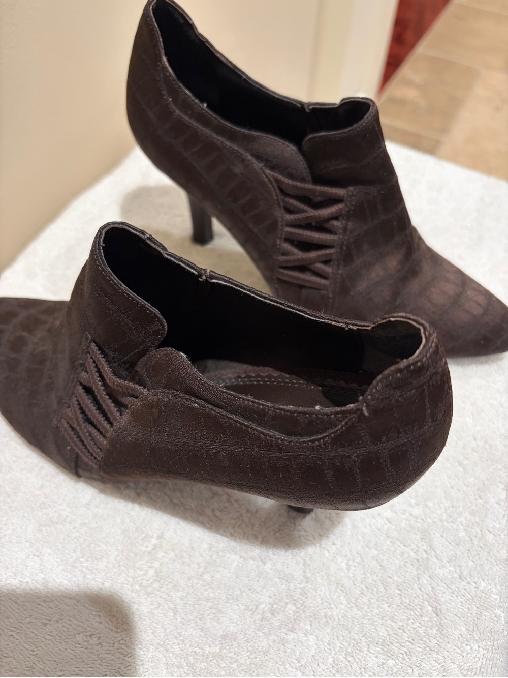 Liz Claiborne Dark Brown Pointed Toe Kitten Heel Booties